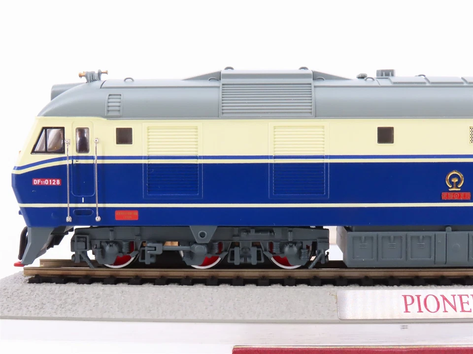 HO Scale Bachmann 62047 CR China Railway DF11 Diesel #0128 "Pioneer" - DCC Ready - Image 2 of 4