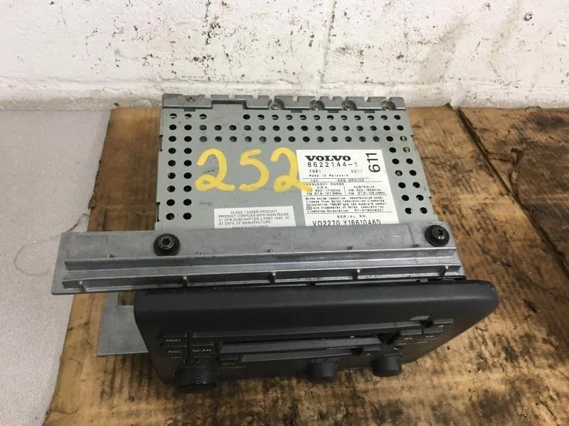 Audio Equipment Radio Receiver With CD Fits 99-04 VOLVO 80 SERIES 41679 - Image 2 of 4