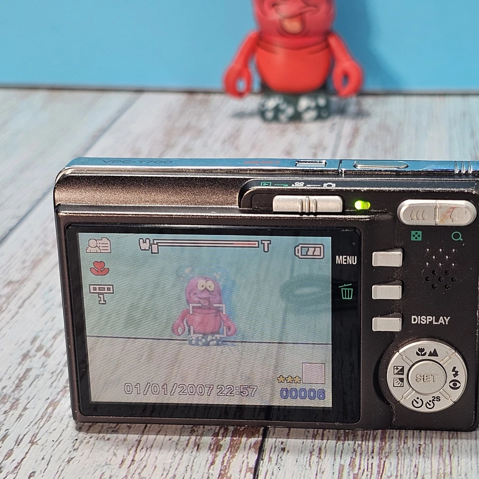 Sanyo VPC-T700 Digital Camera 7 MP w/ Battery - No Charger - Image 4 of 4