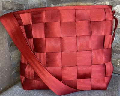 Harveys Original Seatbelt Bag Red Scarlett Woven Handbag Purse