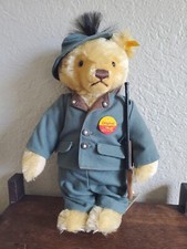 STEIFF "Huntsman" Bear