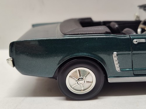 Motor Max 1964 Dark Green Ford Mustang Convertible 1:24 Diecast Model #68012 Toy - Picture 10 of 24