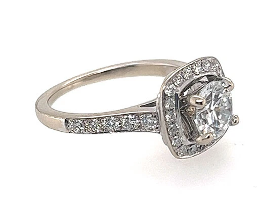 Anillo de compromiso de diamantes halo certificado IGI redondo 1,41 quilates D VS cultivado en laboratorio oro de 14 k Foto 3 de 4