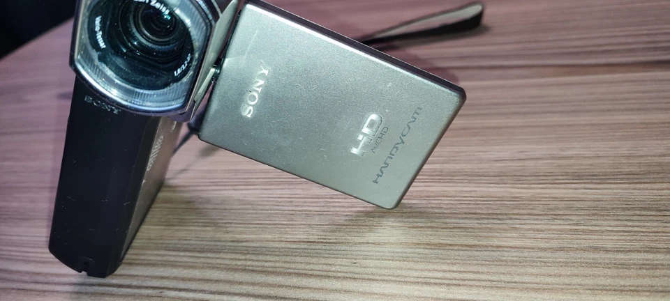 Sony HDR-TG3 Handycam Camcorder Video Camera *PHOTO BUTTON DOESN'T WORK* READ - Image 2 of 4