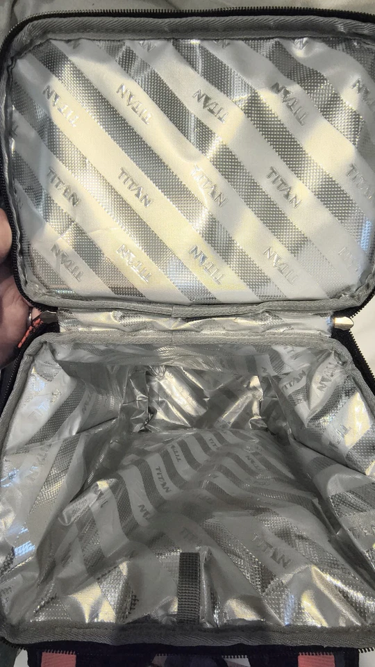 Titan Deep Freeze 26 罐装背包 冷藏箱,灰色 黑色 上好 — 第 3/4 张图片