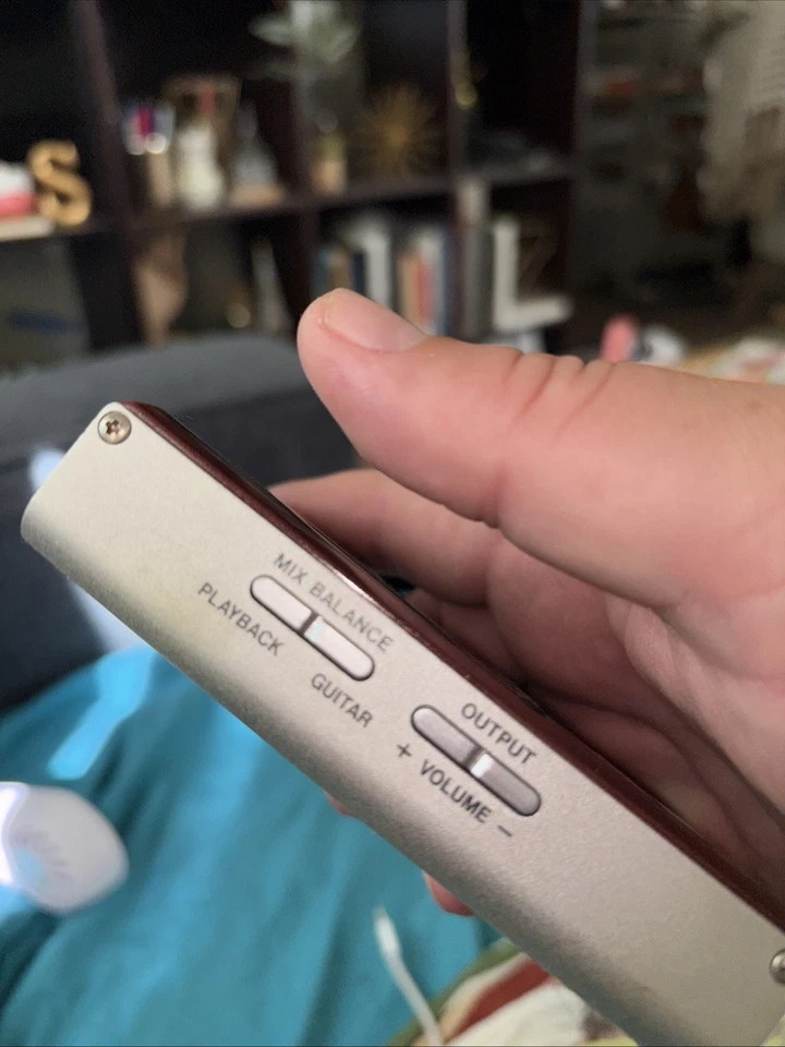 Entrenador de guitarra con memoria portátil Tascam MP-GT1 con reproducción de audio Foto 2 de 3