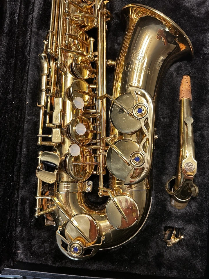 Jupiter JAS700 Student Alto Saxophone with Hard Case and Mouthpiece Used Gold - Image 4 of 4