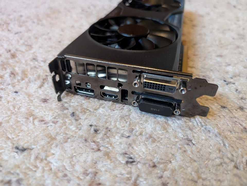 EVGA GeForce GTX 980 4GB GDDR5 PCI Express Video Card (04G-P4-2986-KR) - Image 3 of 4