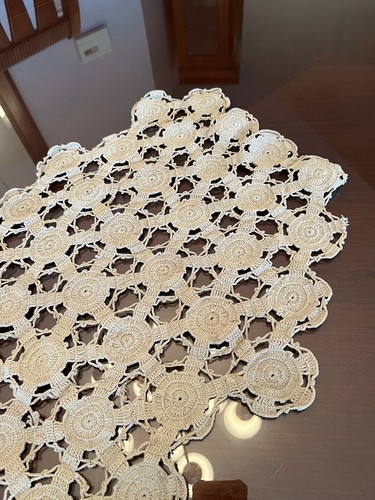 Lot of 4 Vintage Table Runner Crochet Doilies Fine Ivory Ecru Lace Work - Picture 11 of 20
