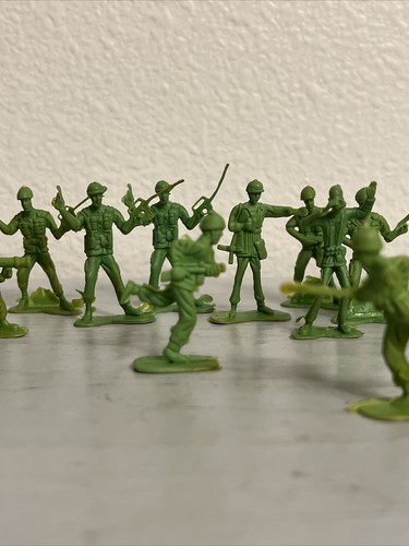 CHESAPEAK GREEN ARMY MEN ACTION FIGURE TOYS 26 PIECES (PRE-OWNED) - Picture 6 of 12