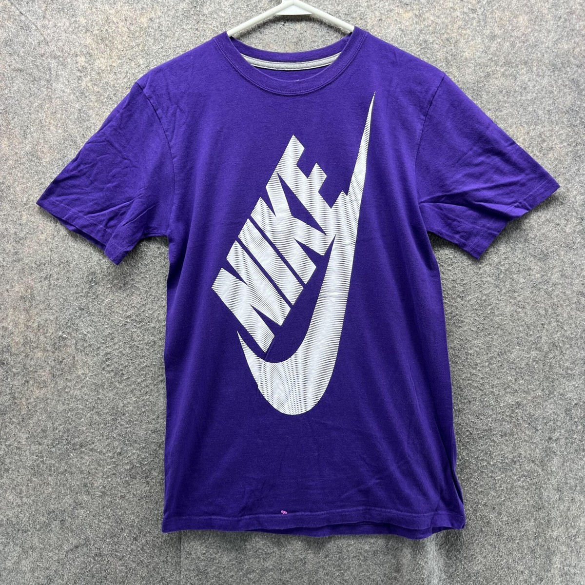 purple t shirt nike