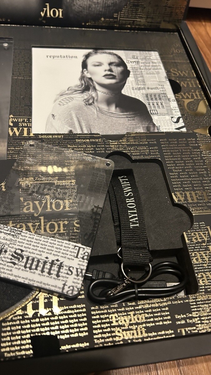 Taylor Swift Reputation Tour VIP Box - ALL items (+2 rep Taylor Swift Reputation Tour VIP Box - ALL items (+2 rep
