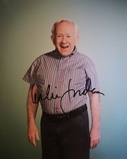 Leslie Jordan signed 8 x 10