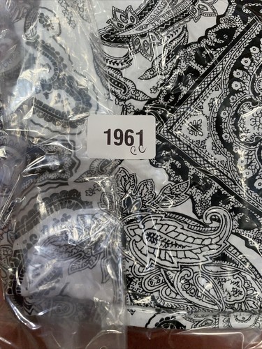 Foxcroft 10 Petite Black White Paisley Floral Button Top Blouse Wrinkle Free - Picture 9 of 9