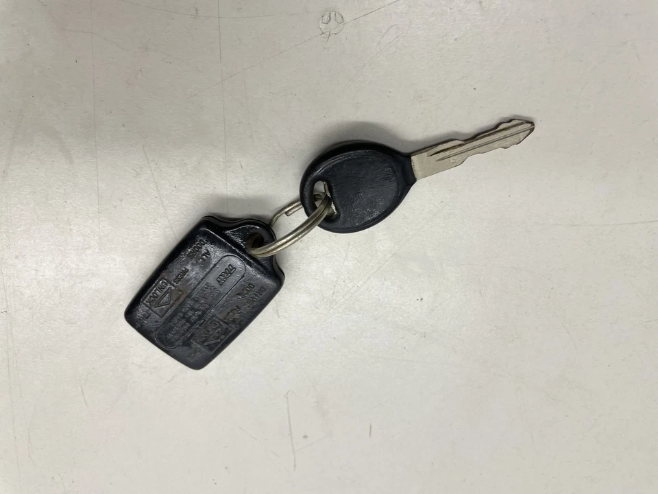 OEM Chrysler/Dodge/Plymouth/Jeep Entrada sin llave Mando a distancia Llavero Llave de encendido 04686366 Foto 2 de 3