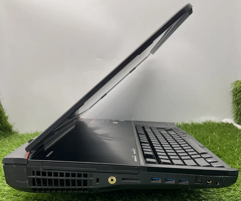 WILL TAKE £495 18" Gaming Laptop i7 4.30GHz 32GB RAM 512GB SSD BluRay Nvidia 8GB - Image 4 of 4