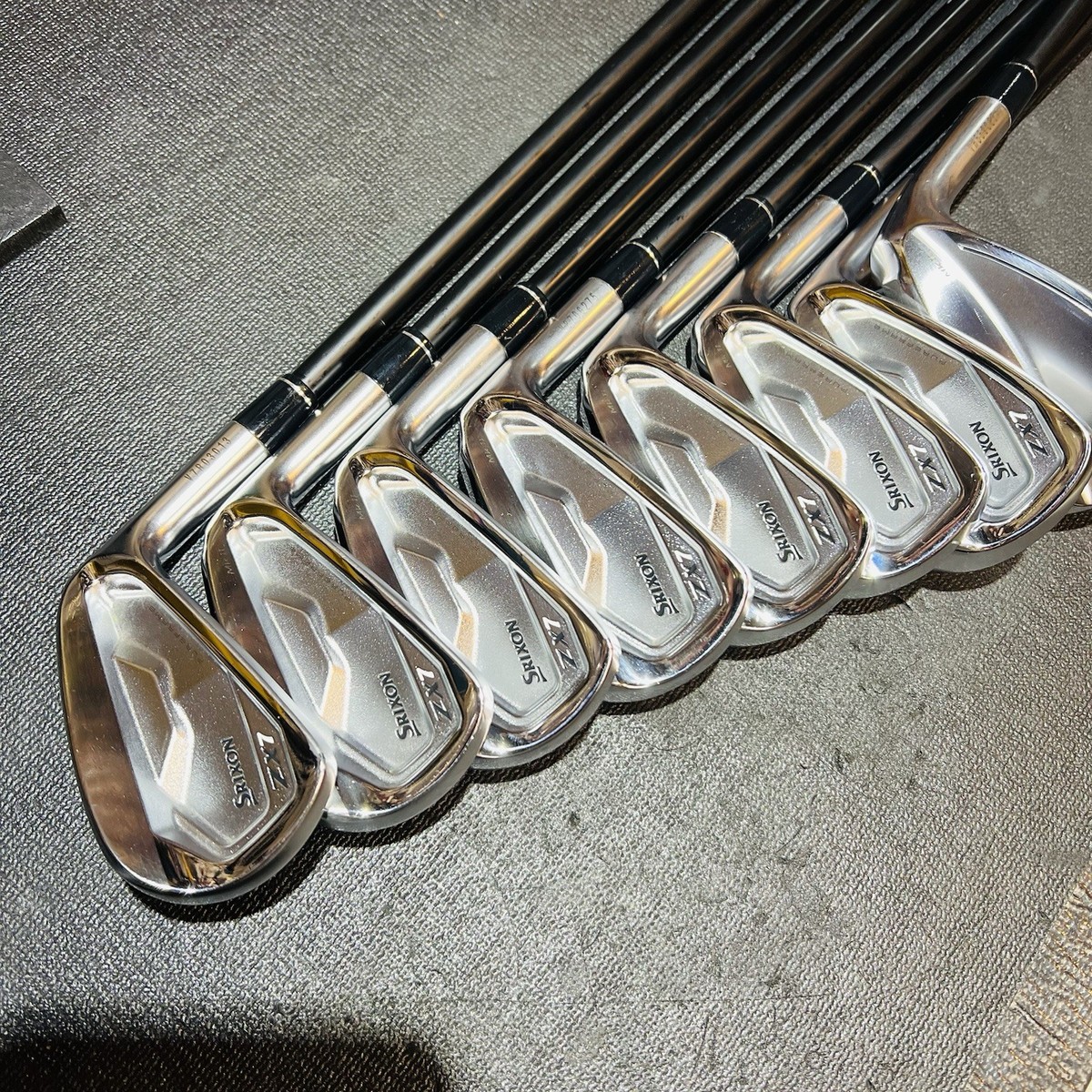 Srixon Zx7 MKII Iron Set 4-AW- FUJIKURA AXIOM 105 S Flex