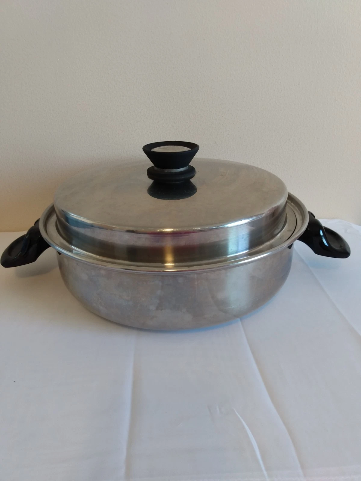 Vtg Amway Queen Stainless Steel Wok, Pot 10.5 in.- 3.5 in. deep, with lid