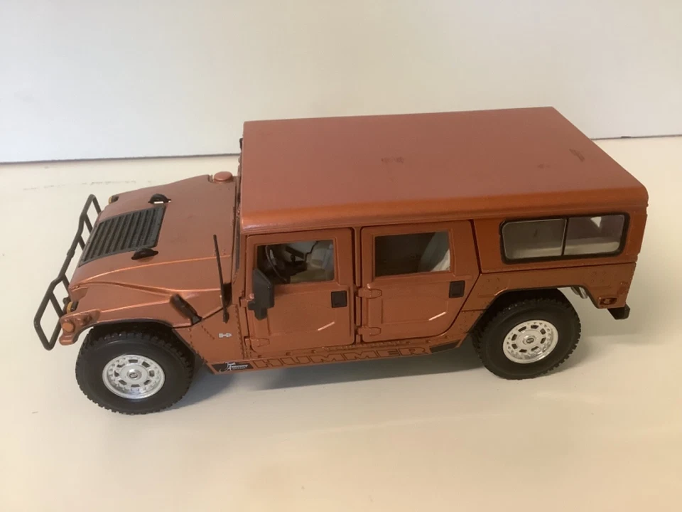 2002 Hummer H1 Maisto 1:18 Scale Diecast Burnt Orange 10th Anniversary Edition - Image 3 of 4