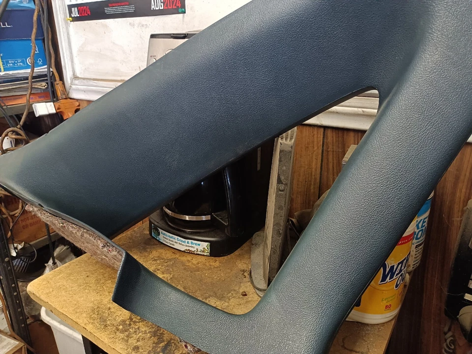 91-96 Chevy Caprice LH Cuarto Trasero Trasero Ventana Moldura Bisel AZUL Foto 2 de 4