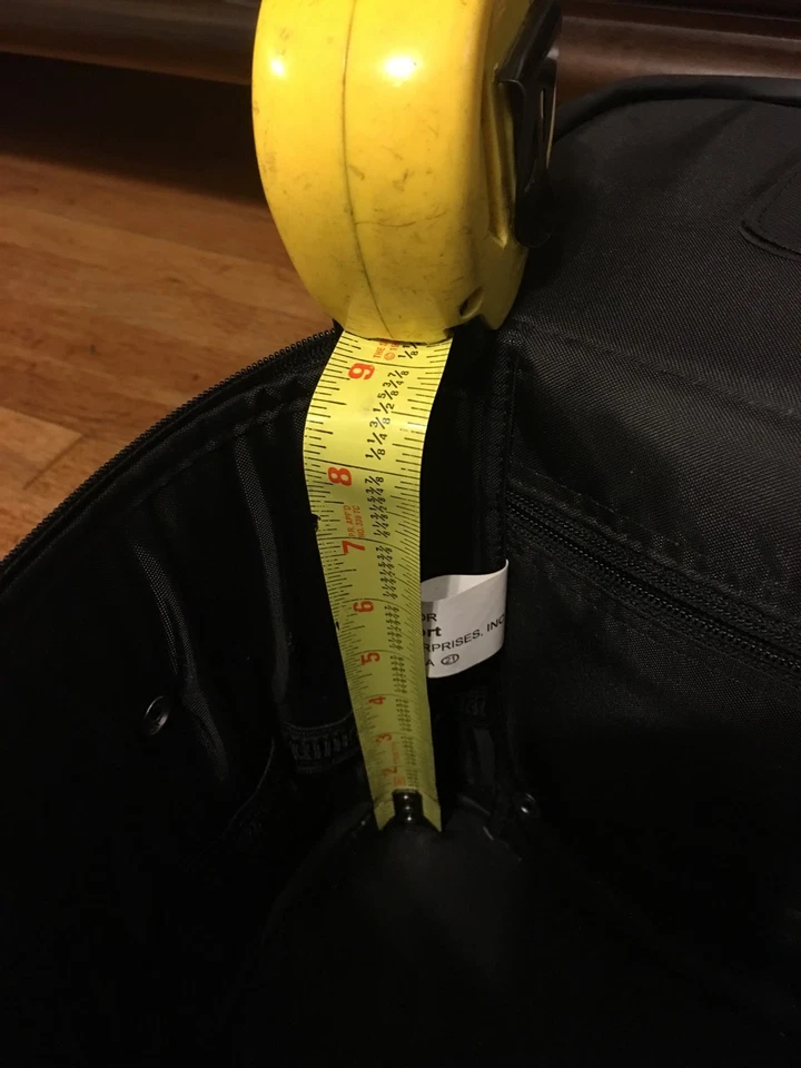 Bolsa de transporte deportiva Nevada roja/negra 8 3/4" Foto 3 de 4