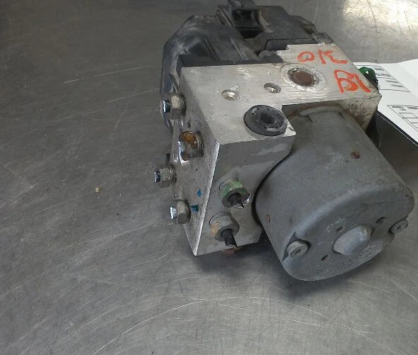 Chevrolet Equinox 2005-2006 AWD ABS CONJUNTO BOMBA DE FRENO ANTIBLOQUEO  Foto 2 de 4