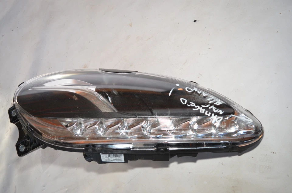 original gebraucht Aston Martin Rapid N/S Scheinwerfer Xenon   - Bild 2 von 4