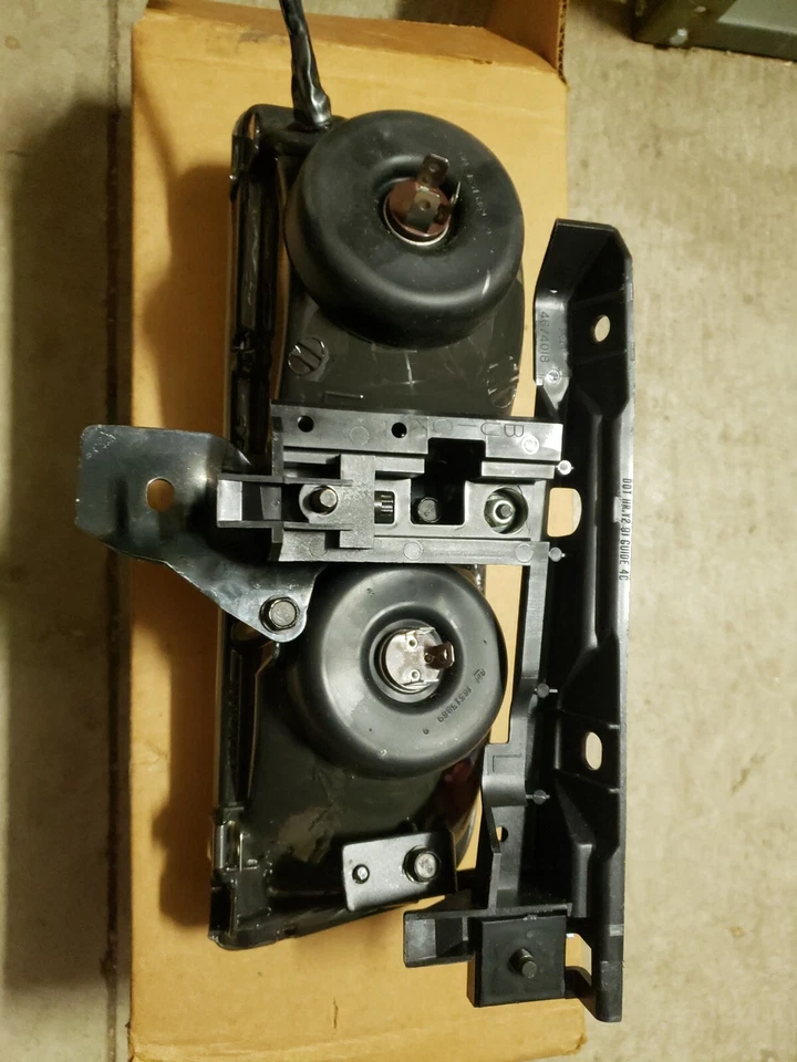 Luz de faro para mano izquierda NOS GM 16512991 91-92 Buick Park Avenue EXPORTACIÓN Foto 2 de 4