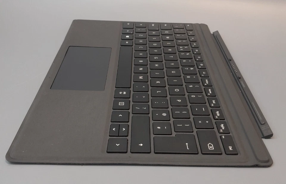 Microsoft 1725 Surface Pro 4 /5 / 6 / 7  Type Cover Keyboard British/English [6B - Image 4 of 4
