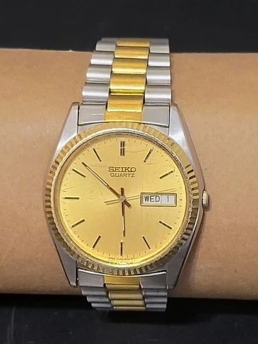 Vintage Men's Seiko Day Date Silver and Gold Two Tone Watch 7N43-8110