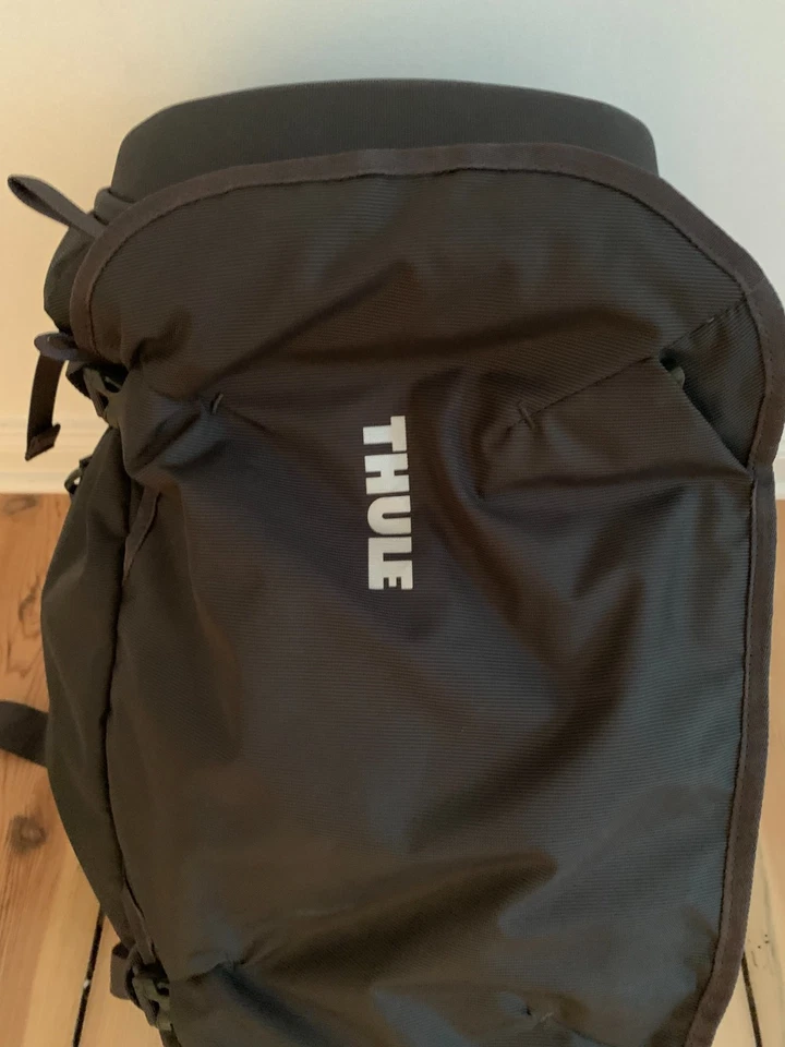 Thule Landmark 40L Reiserucksack – dunkelgrau/khaki – gebraucht