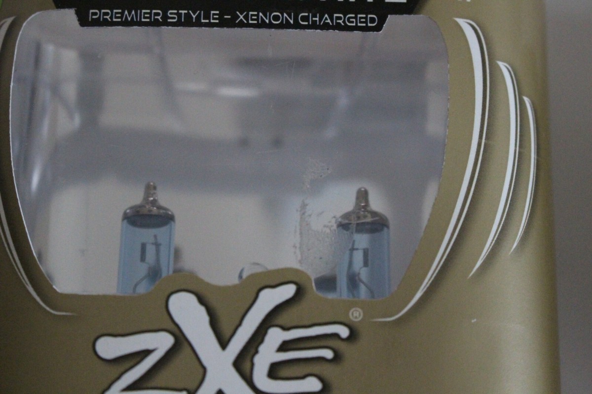 Sylvania SilverStar ZXE Gold 2 Halogen Lamps High-End White