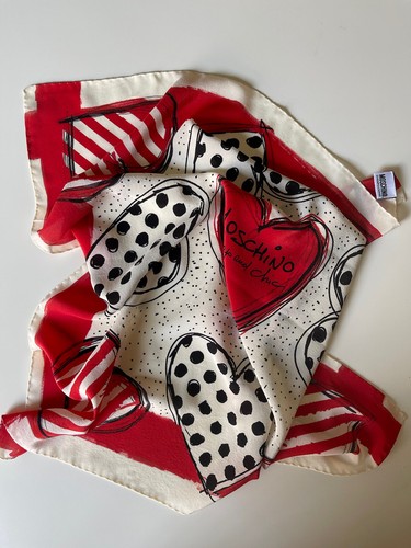Moschino Vintage Bufanda Roja Blanca 100% Seda Corazones Puntos Guisante 65cm X 62.5cm Bufanda - Imagen 7 de 11