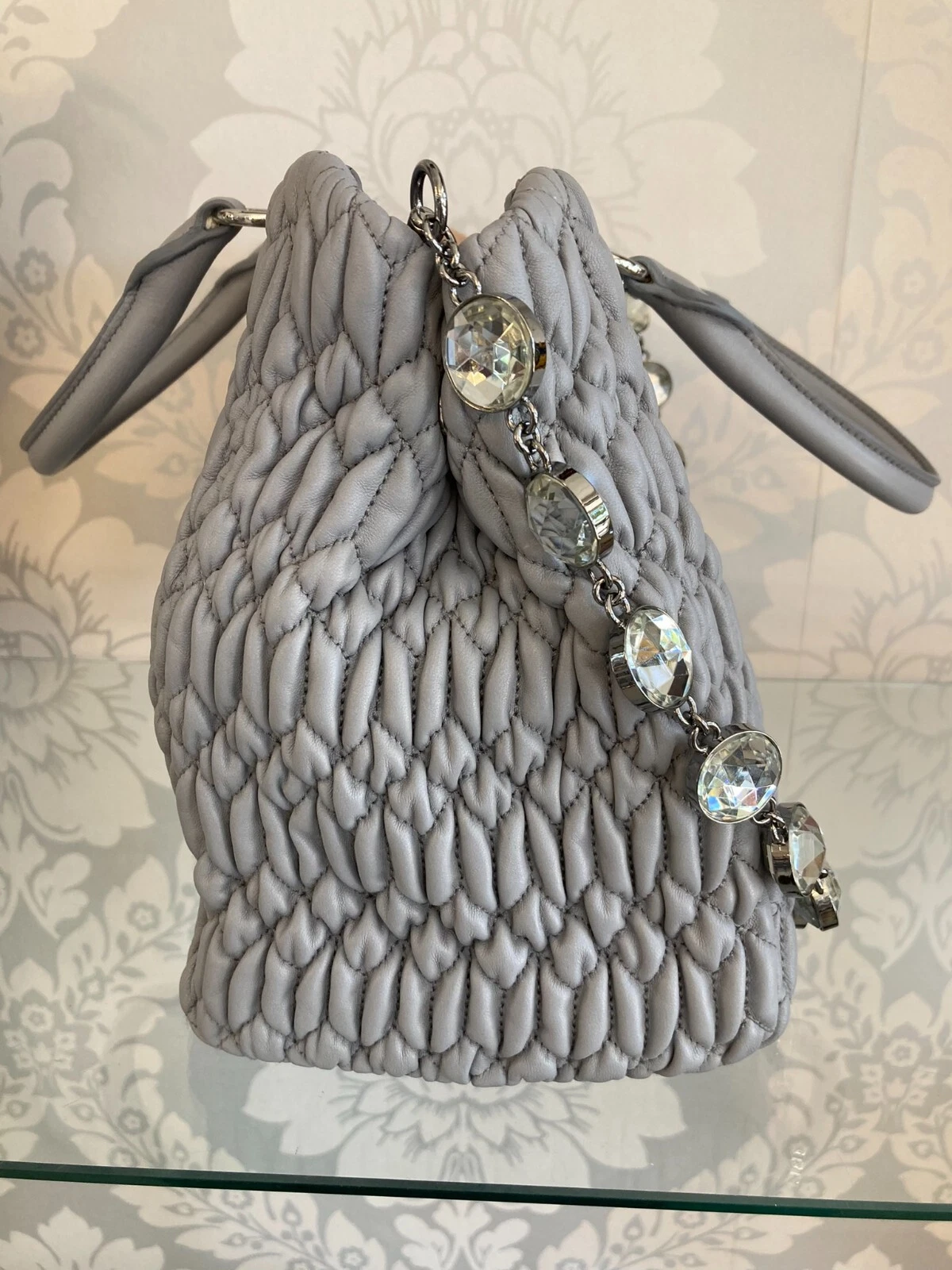MIU MIU Borsa a mano borsa a tracolla MIU nappa grigia trapuntata in pelle cristallo $3450