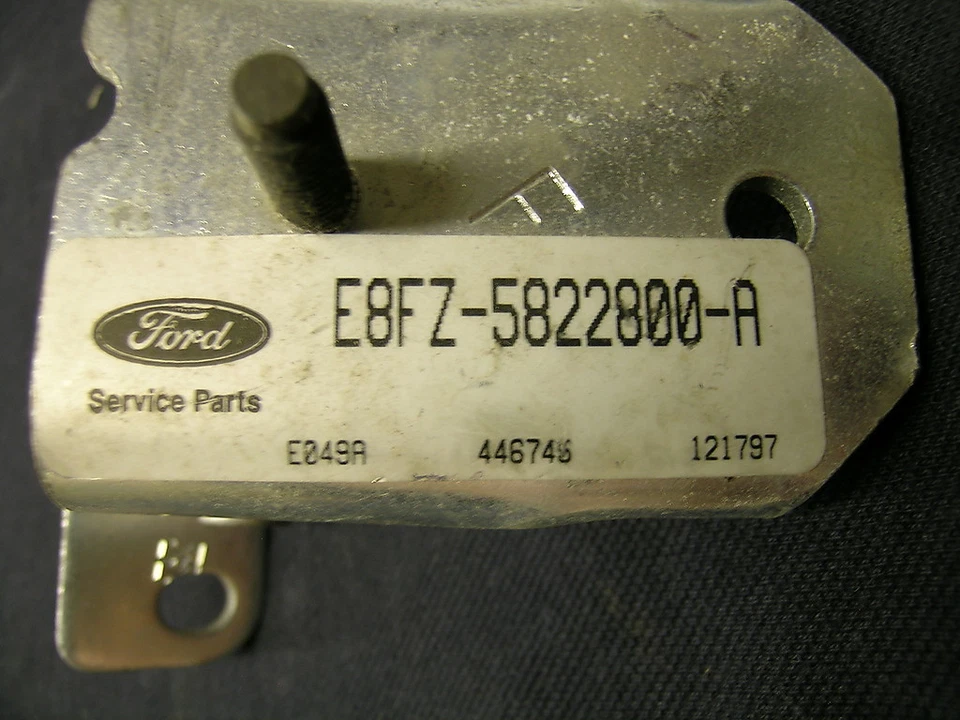 NOS 1984 1985 1986 1987 1988 1989 FORD TEMPO LH OR RH UPPER DOOR HINGE - Image 3 of 3