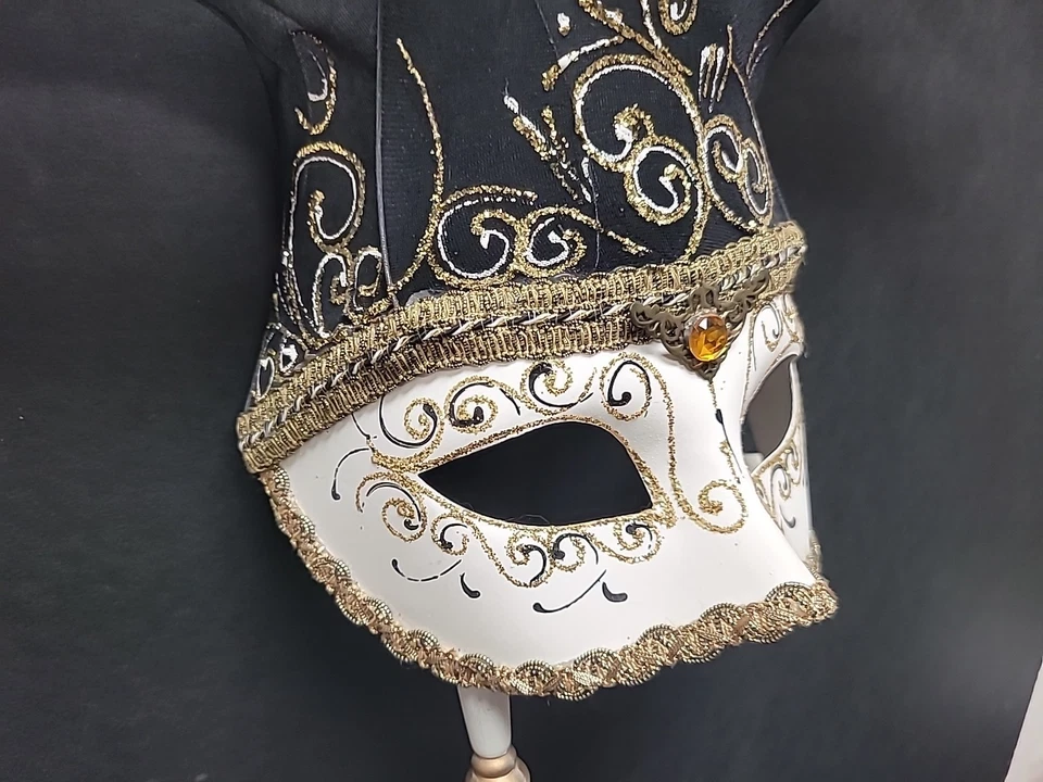 La Maschera Del Galeone Hand Painted Venetian Feathered Mask Made in Italy 56 - Image 3 of 4