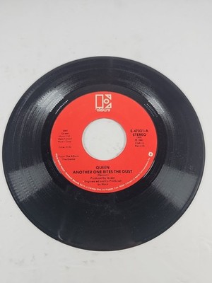 Queen   Another One Bites The Dust 7'' Single 1980 Elektra Rock 45 RPM