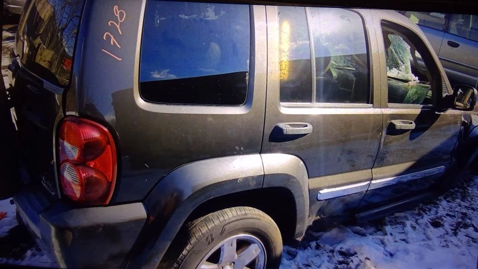 (LOCAL PICKUP ONLY) Rear Back Door Fits 03-07 LIBERTY 6439685 Foto 4 de 4