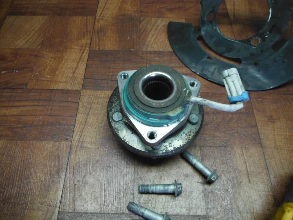 06-13 Chevrolet Impala SPINDLE WHEEL HUB & BEARING OEM w ABS LEFT - Image 3 of 4