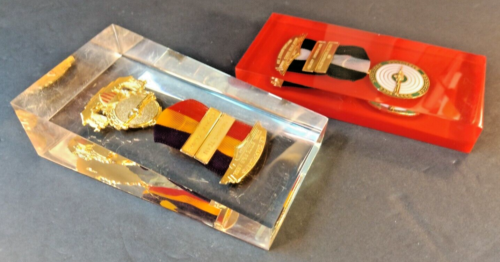 Lot/2 Lucite Briefbeschwerer Blackinton Rifleman Conn. State Scharfschütze Metall 1964