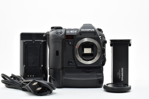 [NEUWERTIG] Olympus E-1 DSLR Kamera Body mit HLD-2 Batteriegriff Verschluss...