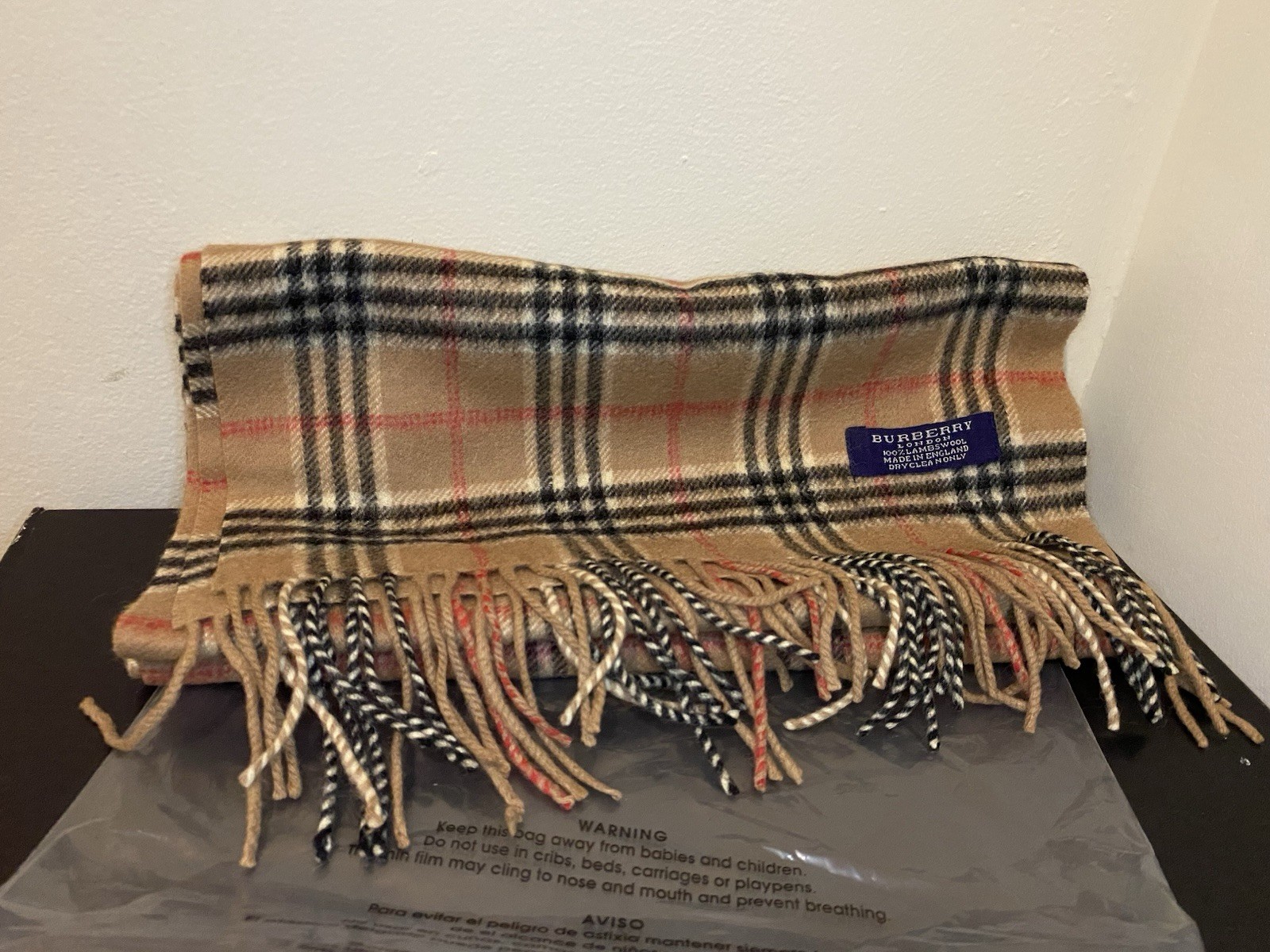 Burberrys Classic Wool Scarf for Men and Women