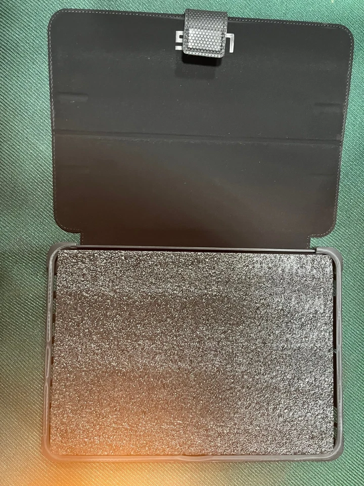 Urban Armor Gear UAG Metropolis Folio Case For iPad 5th & 6th Gen (9.7") Black - Image 3 of 4