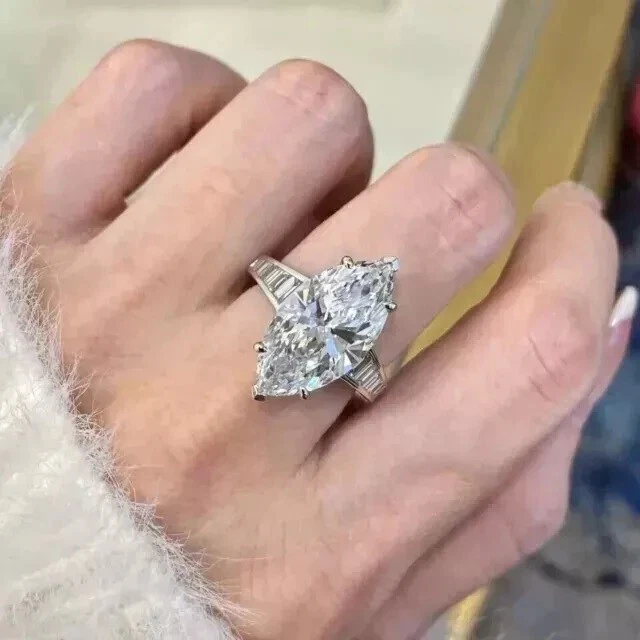 Anillo de compromiso solitario moissanita corte marquesa de 4 quilates enchapado en oro blanco de 14 quilates Foto 3 de 4