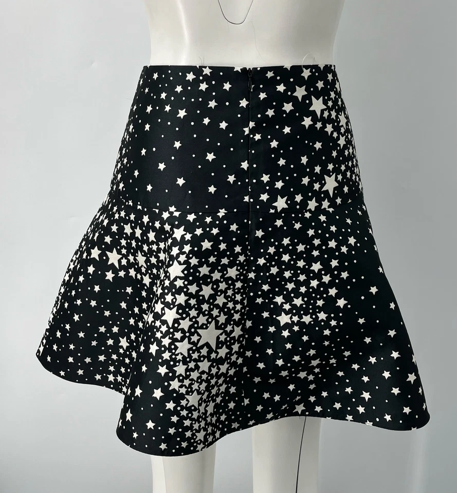Mini falda acampanada roja Valentino negra con estampado de estrellas talla 42 Foto 3 de 4