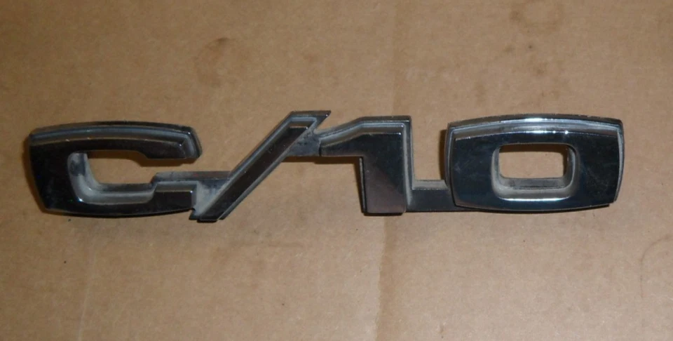 1969 1970 Chevrolet Chevy C/10 Pickup Truck Fender emblema cromado fabricante de equipamento original 3940813 - Imagem 3 de 4