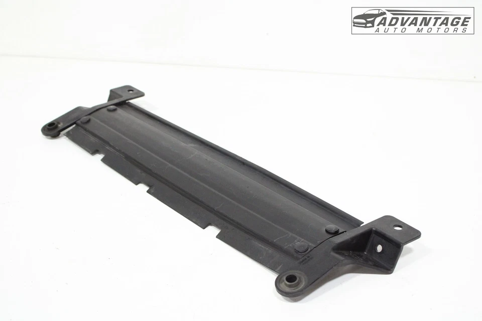 Chevrolet Camaro 2016-2023 radiador deflector de aire superior panel de cubierta 23310046 OEM Foto 2 de 4