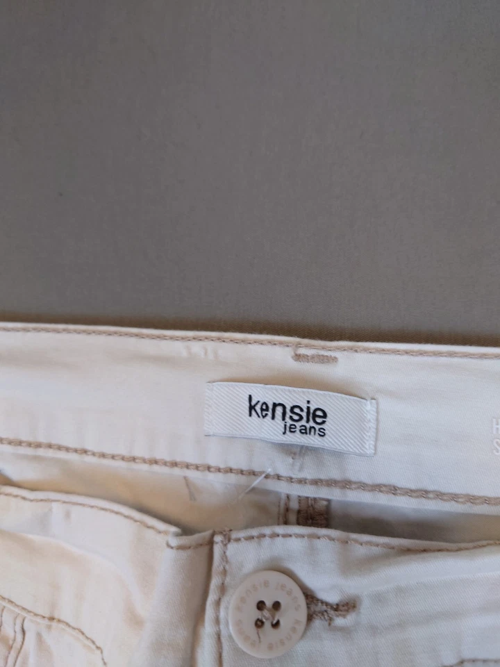 Pantalones de mezclilla Kensie The Allie tiro alto ajustados cortos rectos 33x25 blanco crema 12/31 Foto 4 de 4