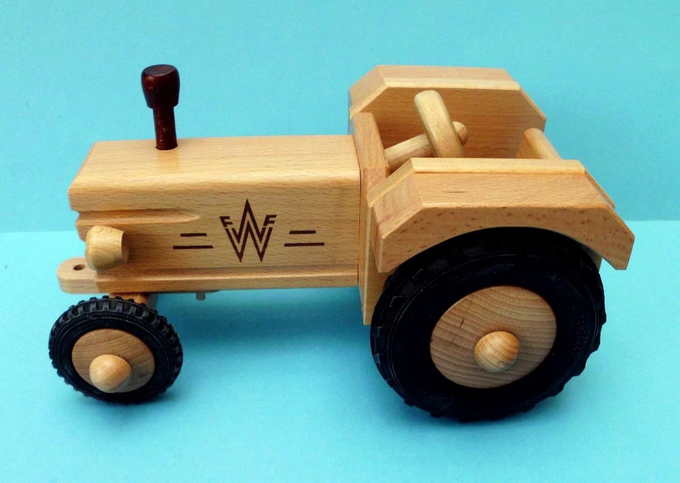 Holzspielzeug Holztraktor ohne Dach und Anhänger Kipper von Werdauer - Bild 2 von 4