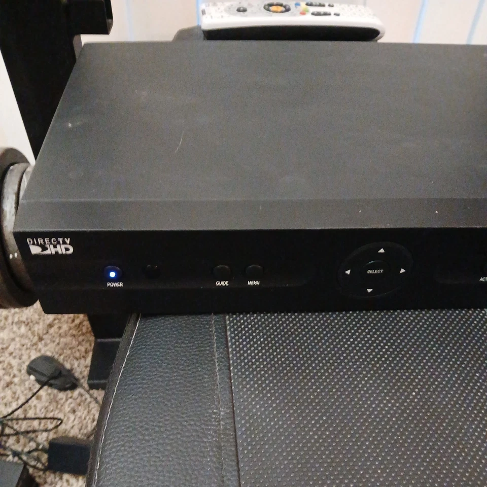 DirecTV Plus HD DVR Satellite Receiver HR21-200 - W/ Remote & Cord - Image 2 of 4